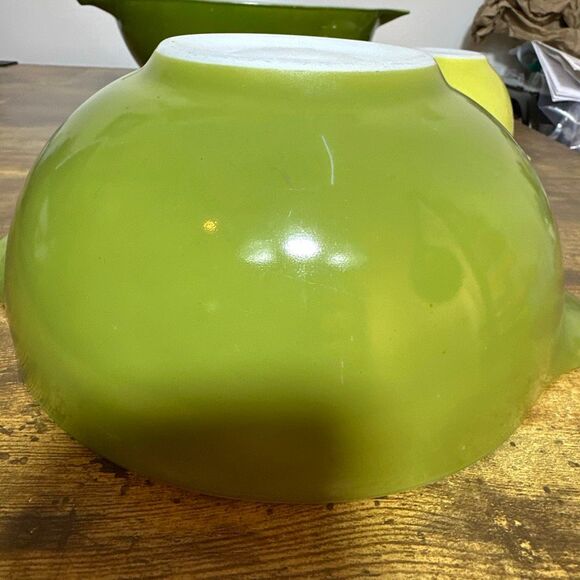 Pyrex Verde Green Cinderella Nesting Mixing Bowls Set of 3 Bowls 441, 443, 444 - Picture 5 of 12